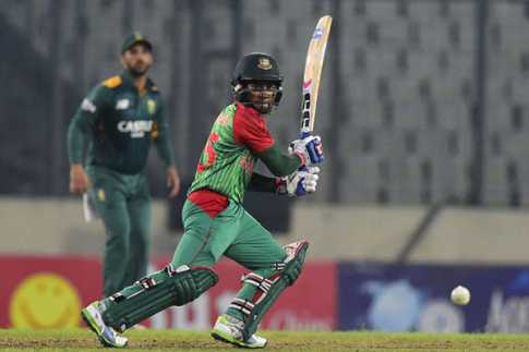 মাশরাফির মুখে মুশফিকের প্রশংসা