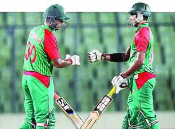 টাইগারদের আগুনে বোলিং 