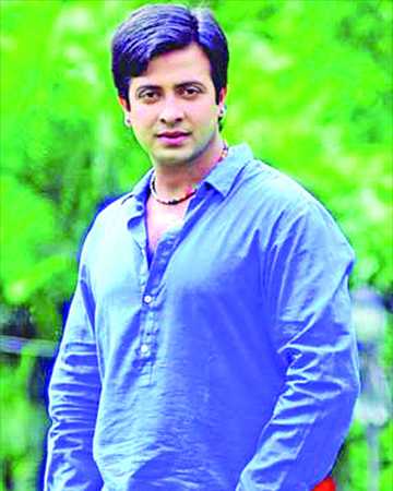জামাকাপড় যত্নে লুকিয়ে রাখতাম