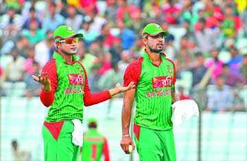 সাকিবের ডাবল মাশরাফির ২০০
