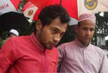 নামাজ শেষে দোয়া চাইলেন মুশফিক