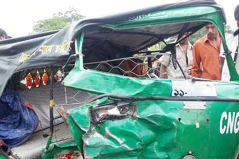 সিরাজগঞ্জে ফের সড়ক দুর্ঘটনায় ঝরল ৫ প্রাণ