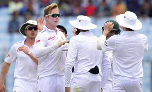 দিনের ষষ্ঠ ওভারেই আউট মুশফিক