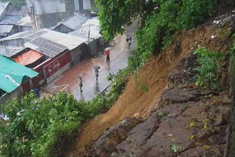 বন্দরে ৩ নম্বর সতর্ক সংকেত, ভারী বর্ষণ চলবে