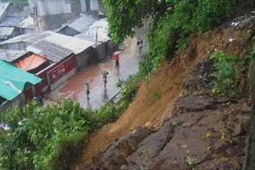 বন্দরে ৩ নম্বর সতর্ক সংকেত, ভারী বর্ষণ চলবে