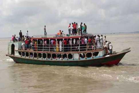১৯ ঘণ্টা বন্ধ থাকার পর লঞ্চ চলাচল শুরু