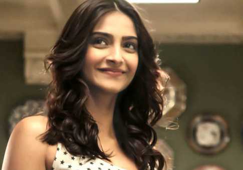 সোনমের টু্ইটার অনুসারী ৭০ লাখ