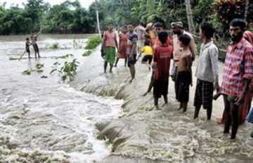 ফেনীতে বন্যা পরিস্থিতি অপরিবর্তিত, দুই লক্ষাধিক মানুষ পানিবন্দি 