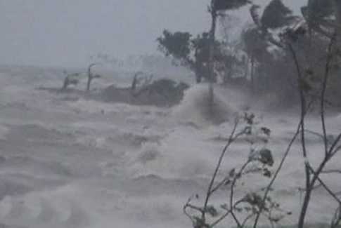 দুর্বল হয়ে স্থল নিম্নচাপে পরিণত কোমেন