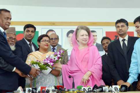 নিরপেক্ষ সরকারের অধীনে নির্বাচন চান খালেদা