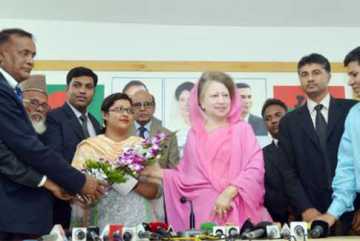আইনজীবীদের সঙ্গে খালেদার মতবিনিময়
