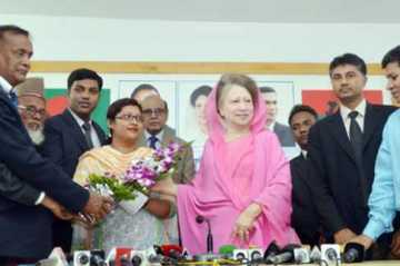 নিরপেক্ষ সরকারের অধীনে নির্বাচন চান খালেদা