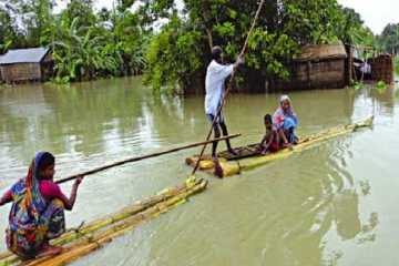 ফেনীতে বন্যার পানি নামছে ধীর গতিতে