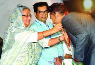 ক্রীড়াবিদ ও সংগঠককে স্বর্ণপদক দিয়েছে প্রধানমন্ত্রী 