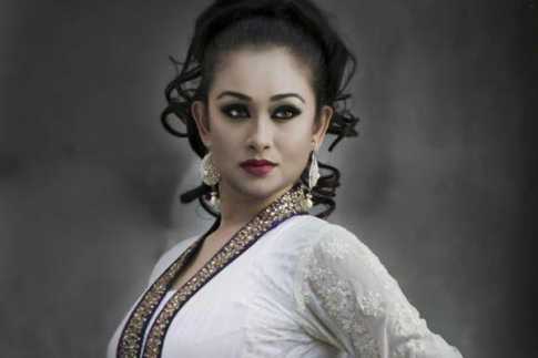 নাম পাল্টালেন রোমানা