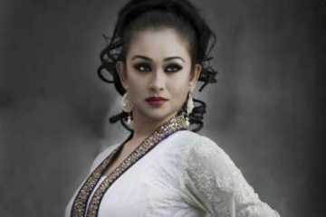 নাম পাল্টালেন রোমানা