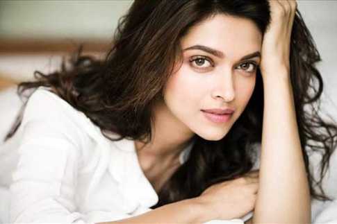 দীপিকাকে ধার চাইলেন প্রযোজক