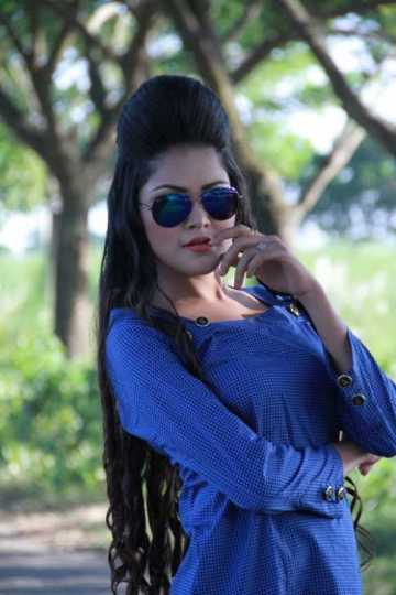 সাইকেলের খোঁজে পিয়া