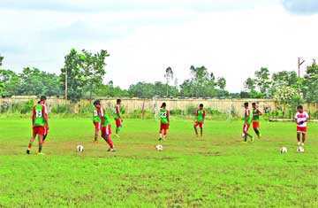 ফাইনালে ওঠার লড়াই

