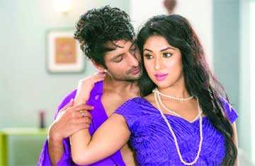 ফ্রেমবন্দী ইন্দ্রনীল-অপু