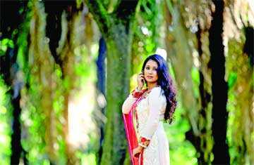 নিজেকে ভাঙার চেষ্টা করছি