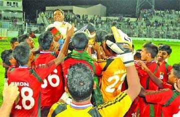 ফুটবলে আশার আলো 
