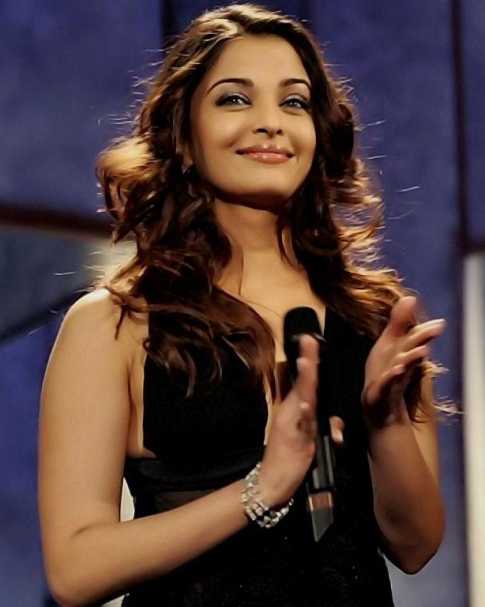 এবার গায়িকা ঐশ্বরিয়া