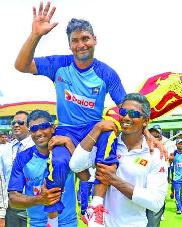 কাঁদলেন কাঁদালেন সাঙ্গা 