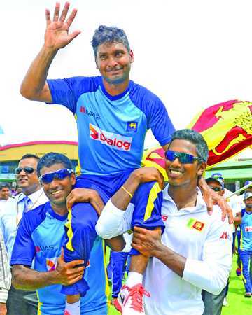 কাঁদলেন কাঁদালেন সাঙ্গা 