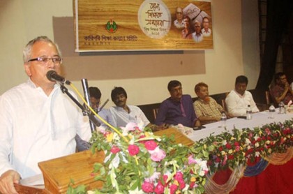 'শিক্ষকতা চর্চাহীন একটা তন্ত্র গোষ্ঠিতে পরিণত হয়েছে'