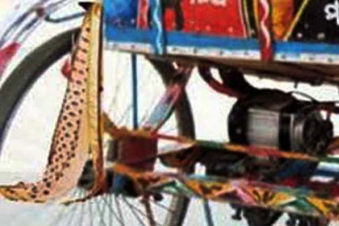 রাজধানীতে রিকশার চাকায় ওড়না পেঁচিয়ে নারীর মৃত্যু