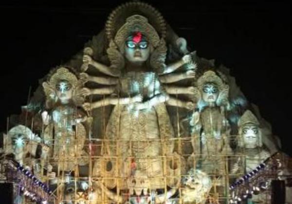 কলকাতার দেশপ্রিয় পার্কের দুর্গা প্রতিমা দর্শনে নিষেধাজ্ঞা 
