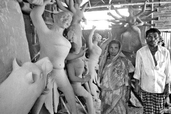 শারদীয় আনন্দ নেই আরতির পরিবারে
