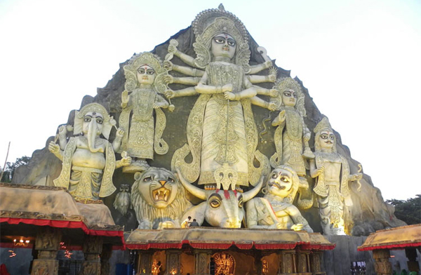 ষষ্ঠীতেই দশমী হয়ে গেল সবচেয়ে বড় দুর্গার