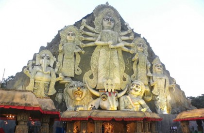 ষষ্ঠীতেই দশমী হয়ে গেল সবচেয়ে বড় দুর্গার