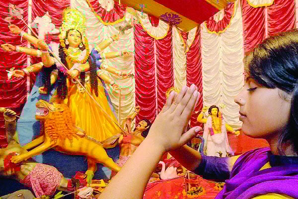 মহাষ্টমী ও কুমারী পূজা আজ

