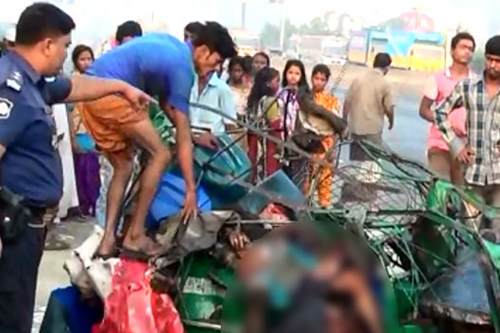 নারায়ণগঞ্জে পৃথক সড়ক দুর্ঘটনায় নিহত ৫
