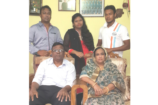 জাতীয় দলে ডাক পাওয়ায় আনন্দে মাতোয়ারা রাব্বির বাবা-মা
