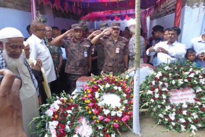 ৪৪ বছর পর দুই শহীদ মুক্তিযোদ্ধার কবরের খোঁজ পেল পরিবার