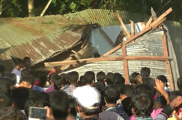 লক্ষ্মীপুরে ভবন ধসে অর্ধশতাধিক মানুষ আহত