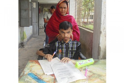 হারতে নারাজ প্রতিবন্ধী শিমুল
