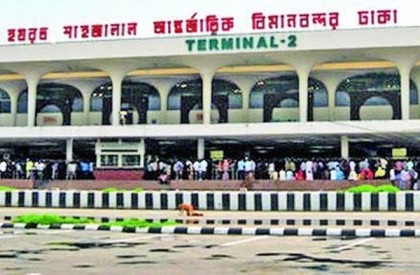 শাহজালালে ১২ সোনার বারসহ যাত্রী আটক