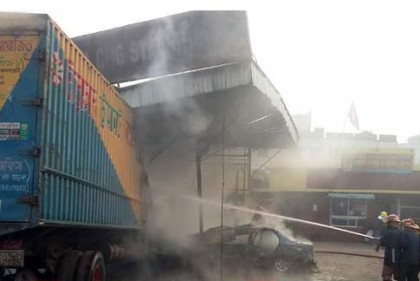 রাজধানীতে সিএনজি স্টেশনে লাগা আগুন নিয়ন্ত্রণে