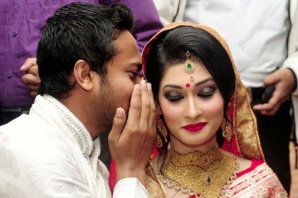 বিমানে বসেই বাবা হওয়ার খবর শুনলেন সাকিব