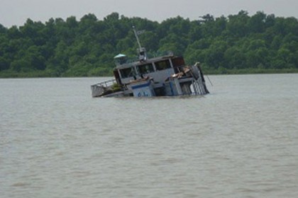 দু'সপ্তাহ পর কয়লা বোঝাই ডুবন্ত কার্গোটি উদ্ধার শুরু