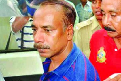 বাংলাদেশ সীমান্তে নূর হোসেনকে বহনকারী গাড়ি