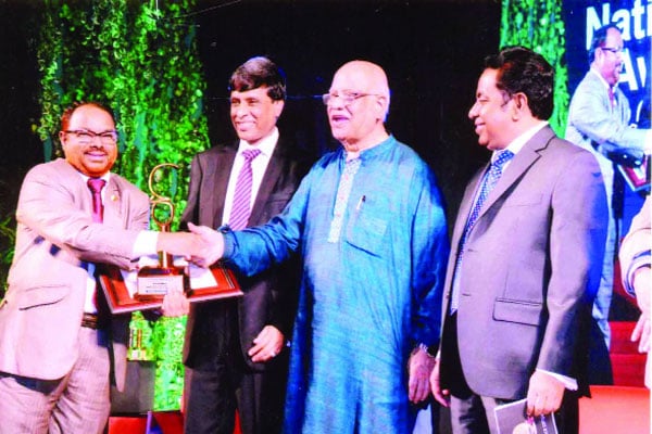 সনদ ও পদক প্রদান