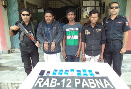পাবনায় বিপুল পরিমান ইয়াবাসহ ৩ মাদক ব্যবসায়ী গ্রেফতার