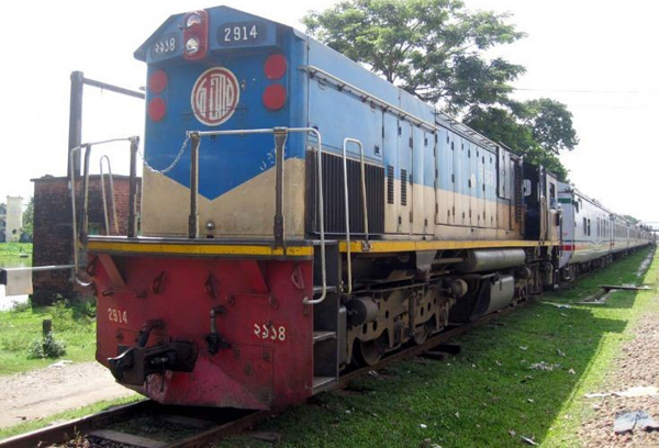বোনারপাড়া-সান্তাহার রেলপথে ট্রেন চলাচল শুরু