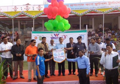 সাতক্ষীরায় জেলা প্রশাসক কাপ ফুটবল টুর্নামেন্ট উদ্বোধন